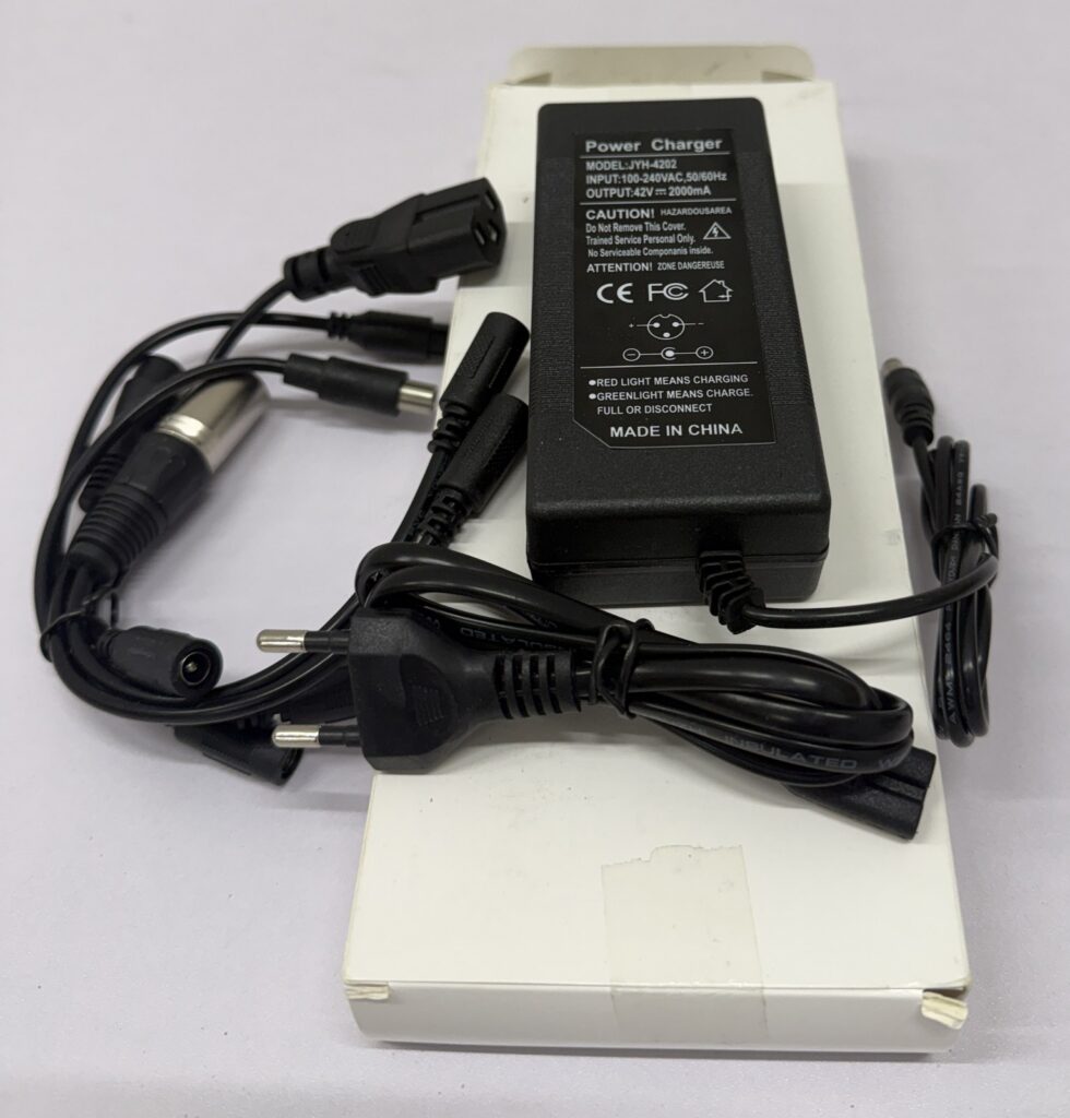 JYH-4202 42 V 2 A laadija adapterotstega